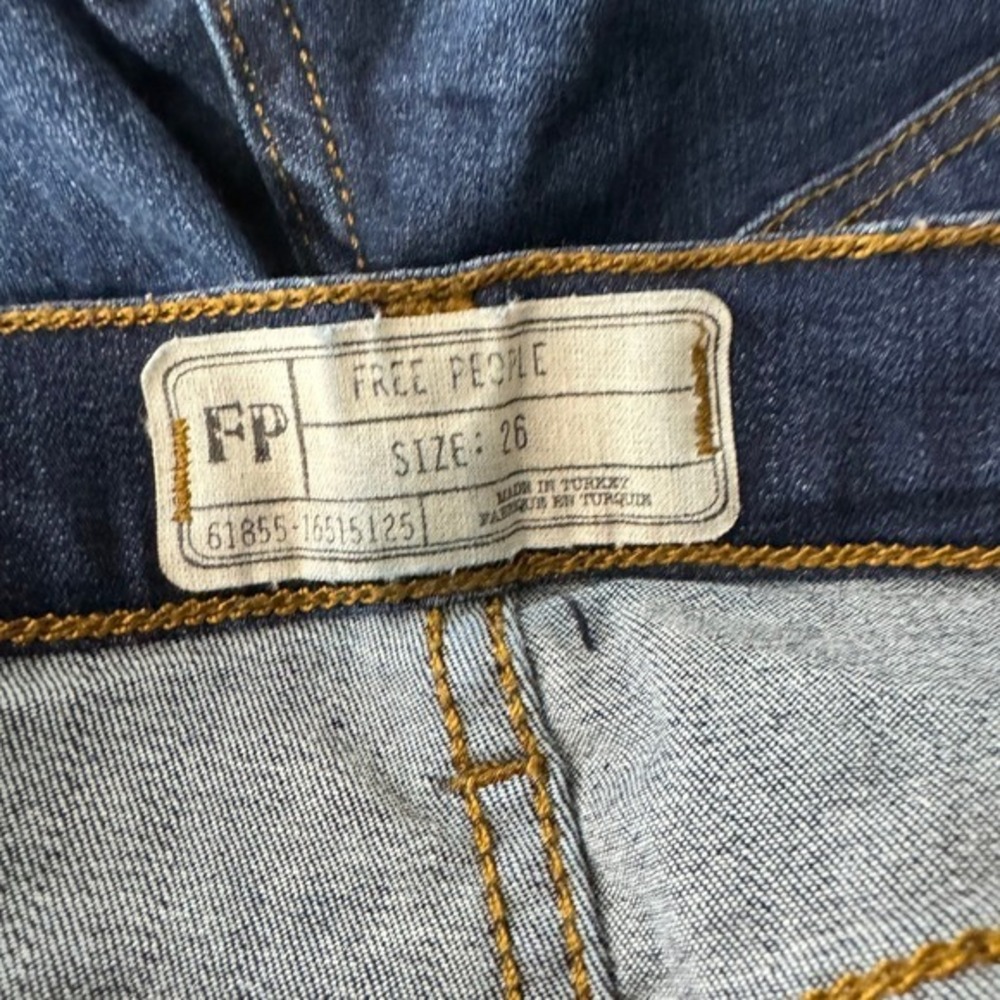 Free People Distressed Jeans Dark Wash Ripped Knee Size 26 - Picture 6 of 10